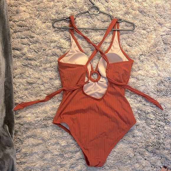 Kona Sol™️ one piece stretchy swimsuit, excellent condition! - Picture 3 of 9